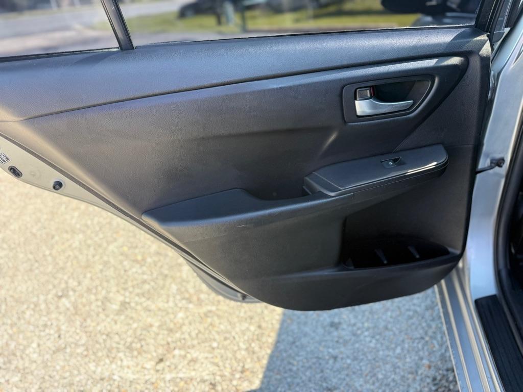 Toyota Camry XLE Auto (Natl) 2017