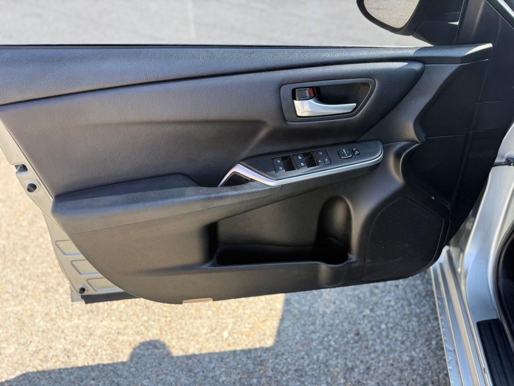 Toyota Camry XLE Auto (Natl) 2017