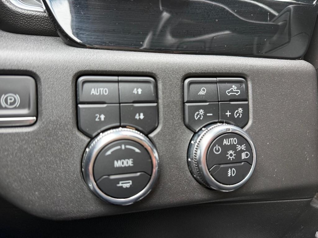 GMC Sierra 1500 4WD Crew Cab 147" SLT 2022