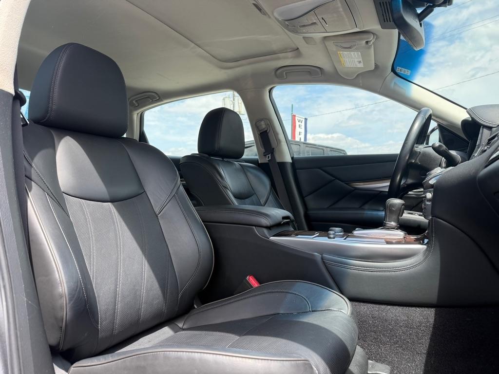 Infiniti Q70L 3.7 LUXE AWD 2019