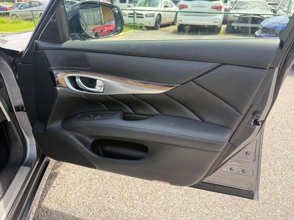 Infiniti Q70L 3.7 LUXE AWD 2019
