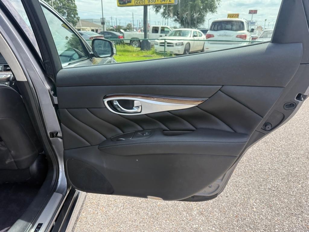 Infiniti Q70L 3.7 LUXE AWD 2019