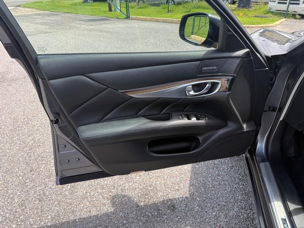 Infiniti Q70L 3.7 LUXE AWD 2019
