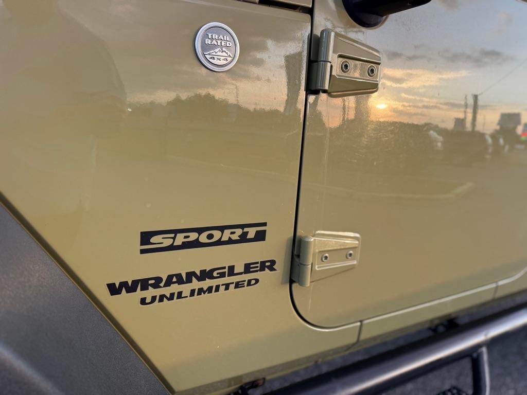 Jeep Wrangler Unlimited 4WD 4dr Sport 2013