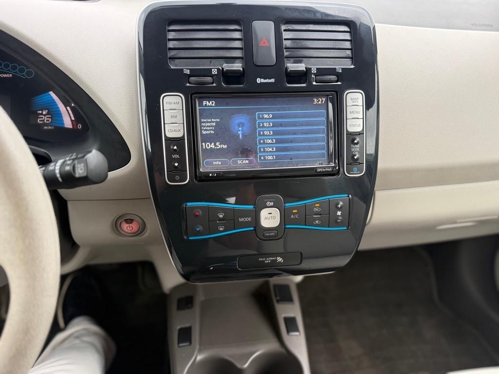 Nissan Leaf 4dr HB SL 2011