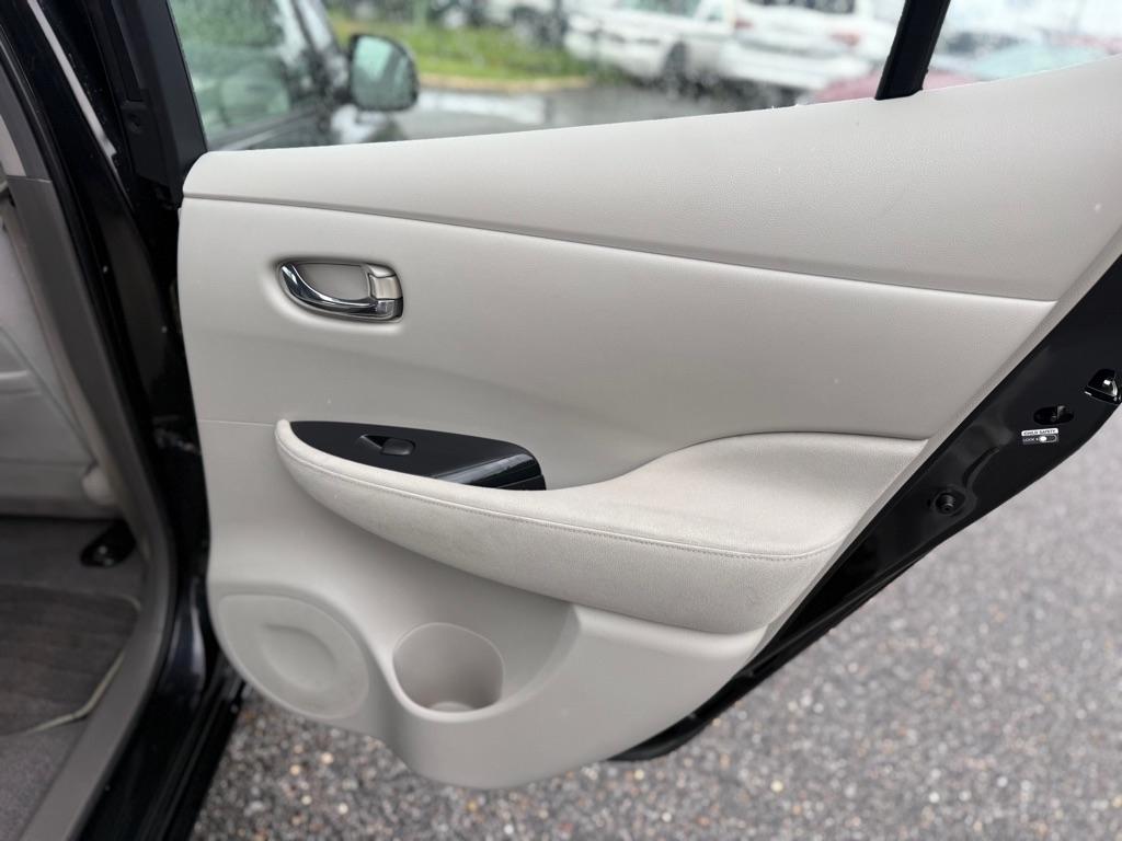 Nissan Leaf 4dr HB SL 2011
