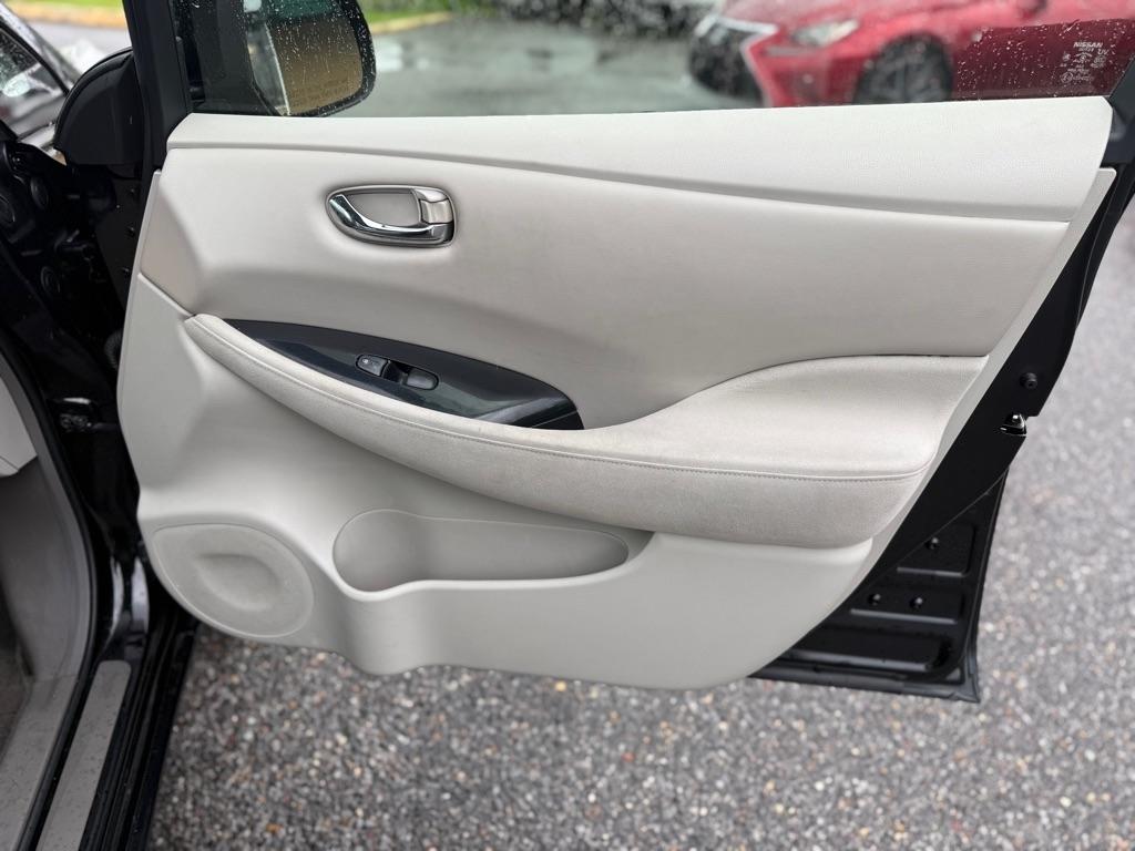 Nissan Leaf 4dr HB SL 2011