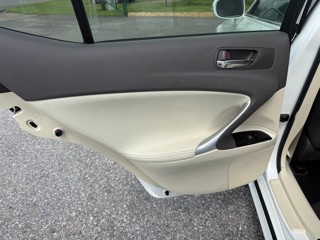 Lexus IS 250 4dr Sport Sdn Auto RWD 2013