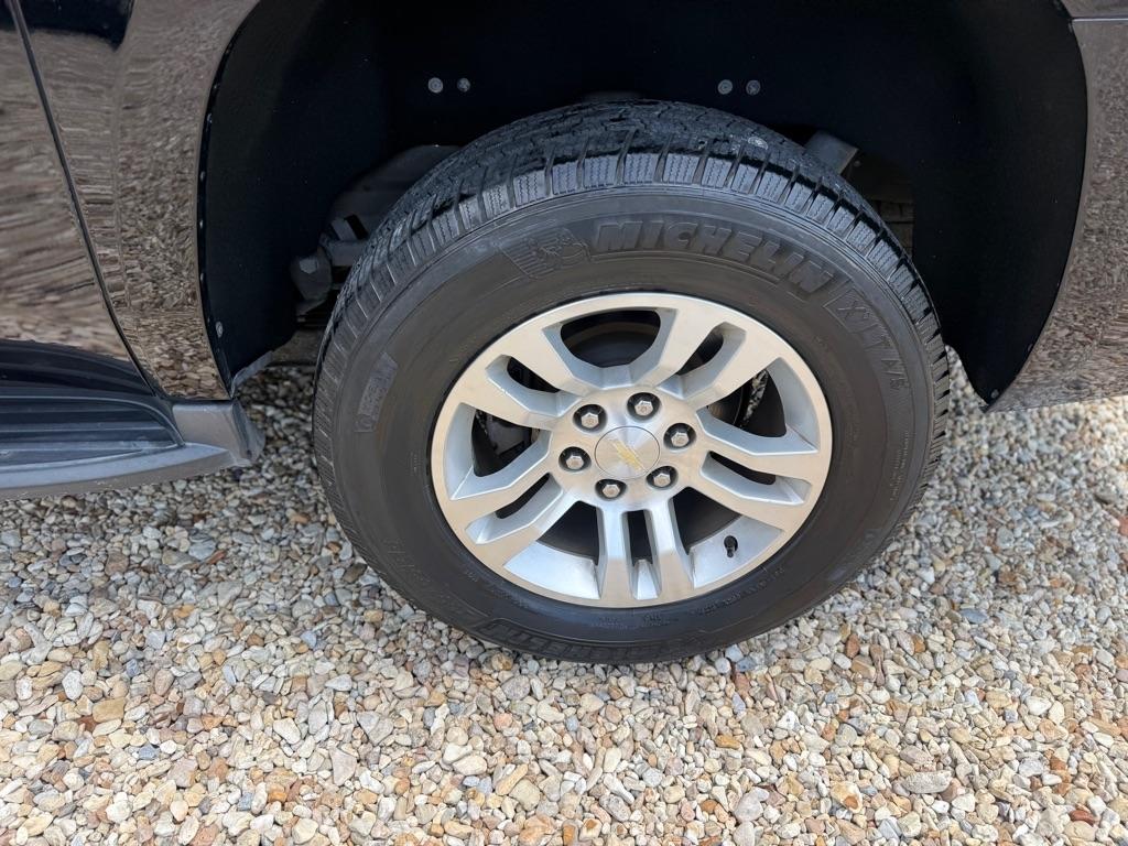 Chevrolet Suburban 2WD 4dr 1500 LT 2018