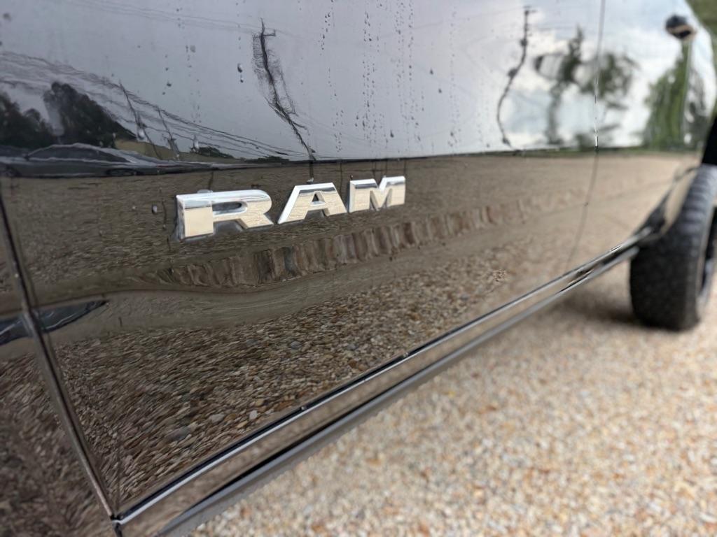 RAM 1500 Laramie 4x4 Crew Cab 5'7" Box 2023