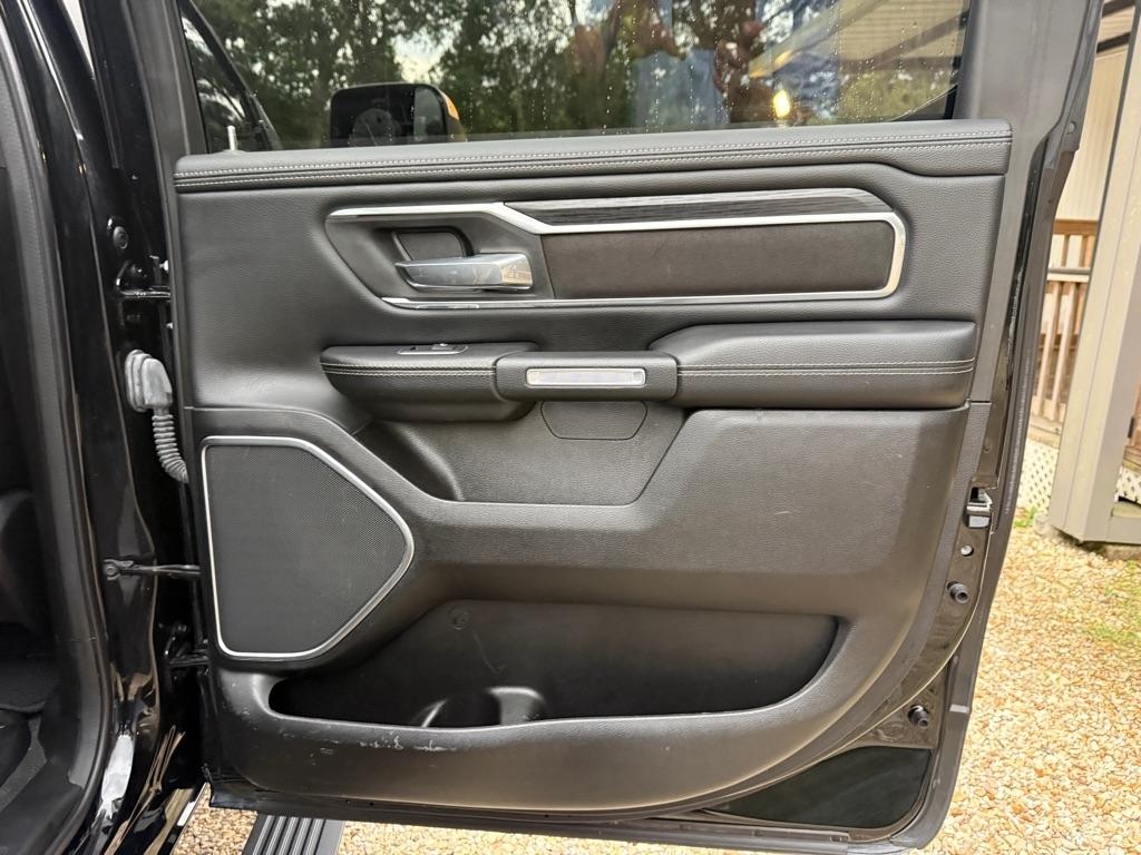 RAM 1500 Laramie 4x4 Crew Cab 5'7" Box 2023