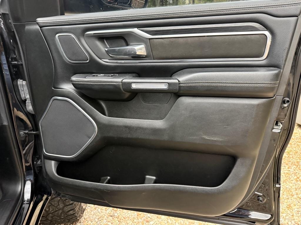 RAM 1500 Laramie 4x4 Crew Cab 5'7" Box 2023