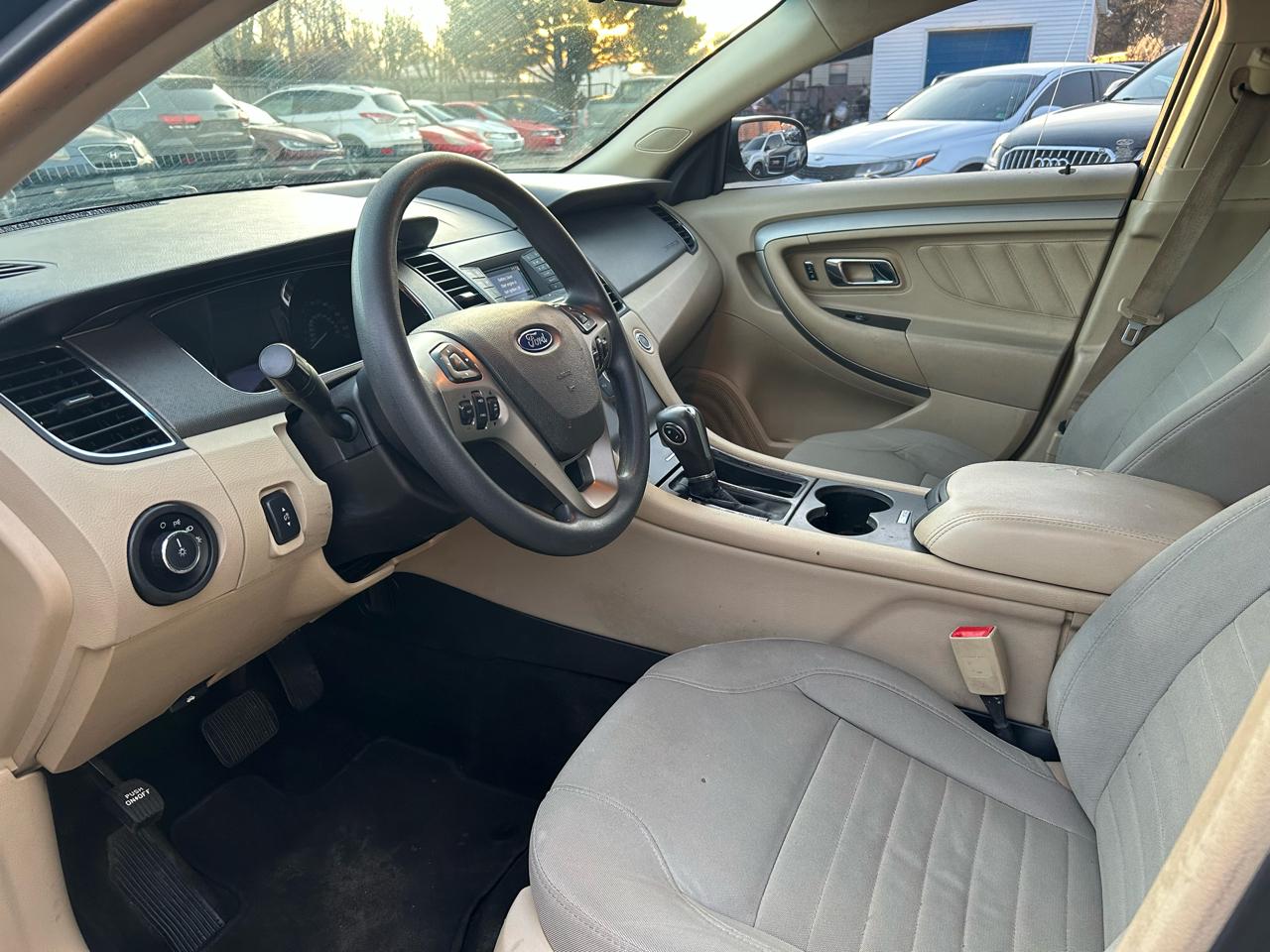 Ford Taurus SE FWD 2017