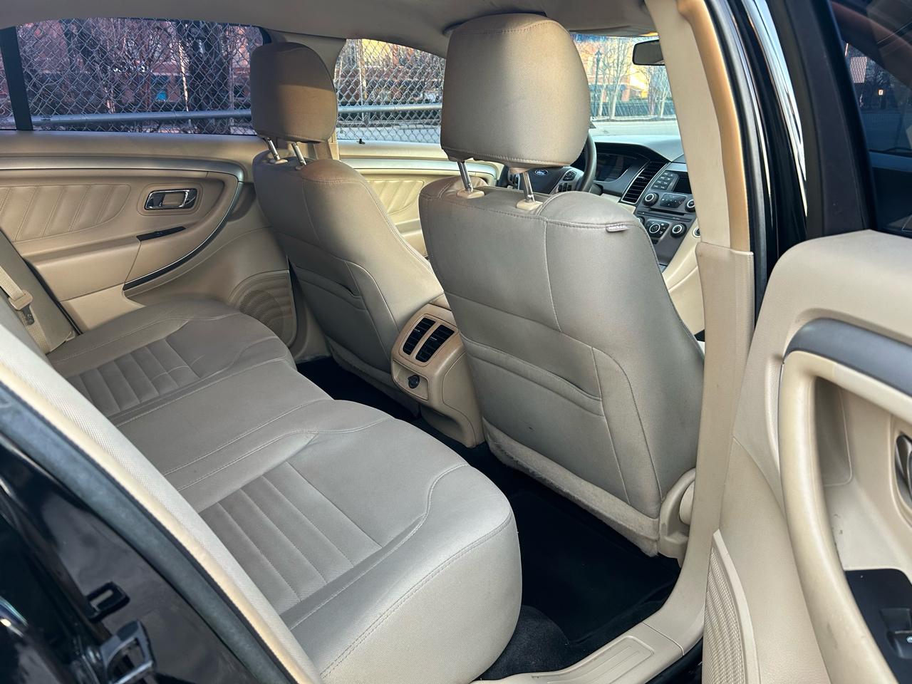 Ford Taurus SE FWD 2017