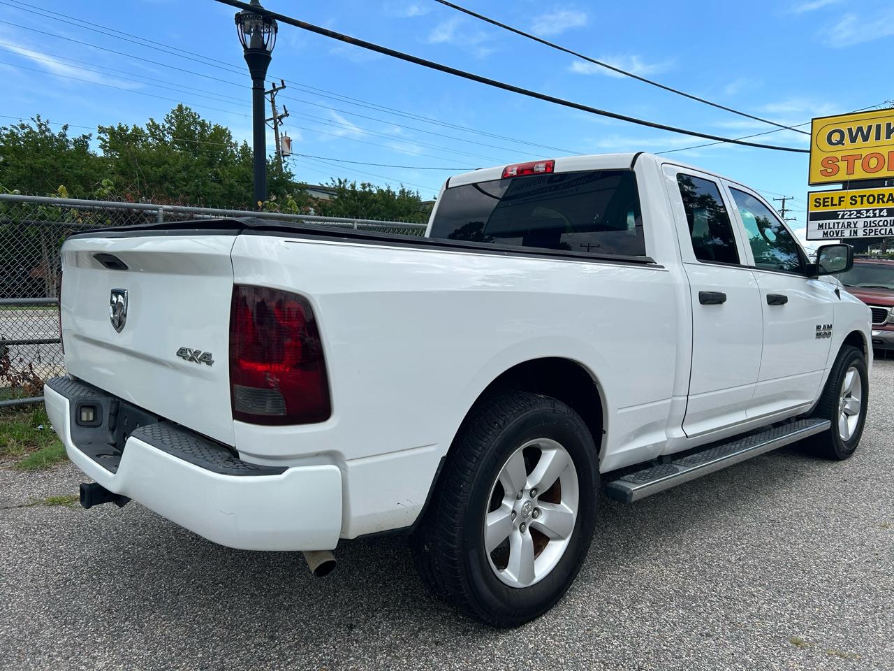 RAM 1500 Tradesman Quad Cab 4WD 2016