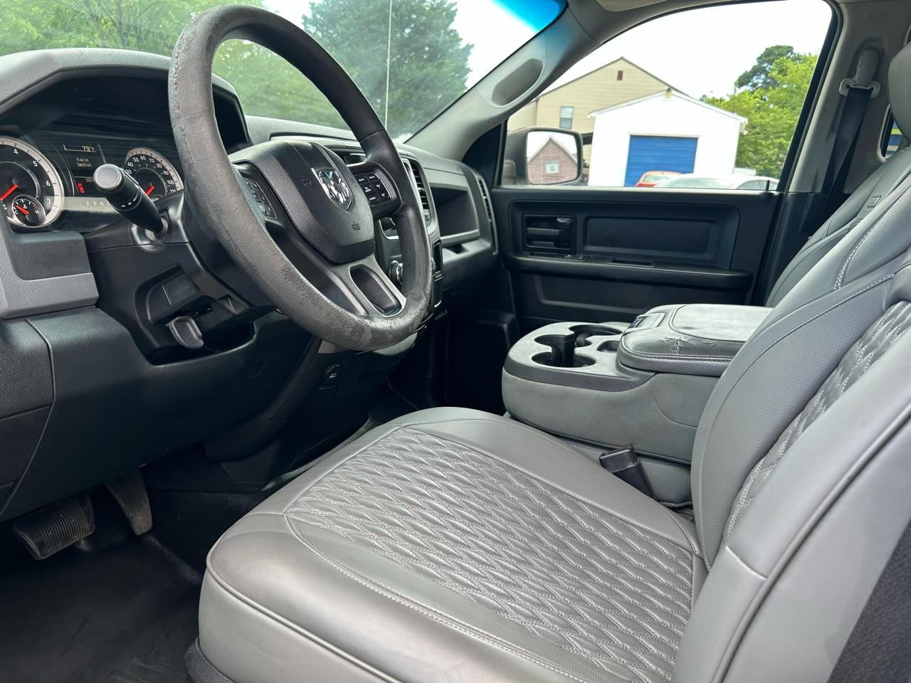 RAM 1500 Tradesman Quad Cab 4WD 2016