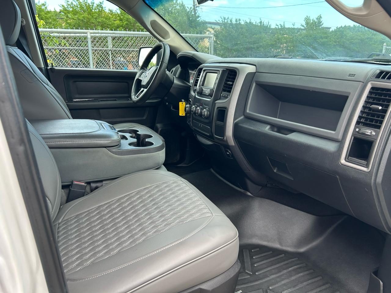 RAM 1500 Tradesman Quad Cab 4WD 2016