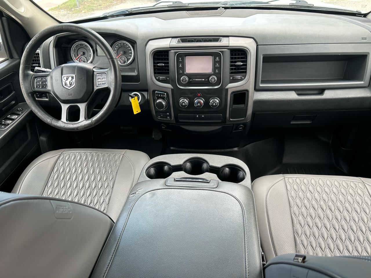RAM 1500 Tradesman Quad Cab 4WD 2016