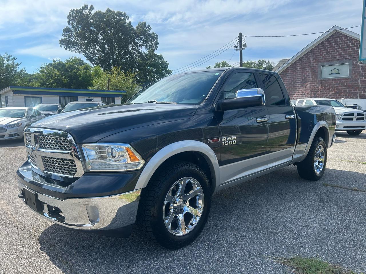 RAM 1500 Laramie Quad Cab 4WD 2016