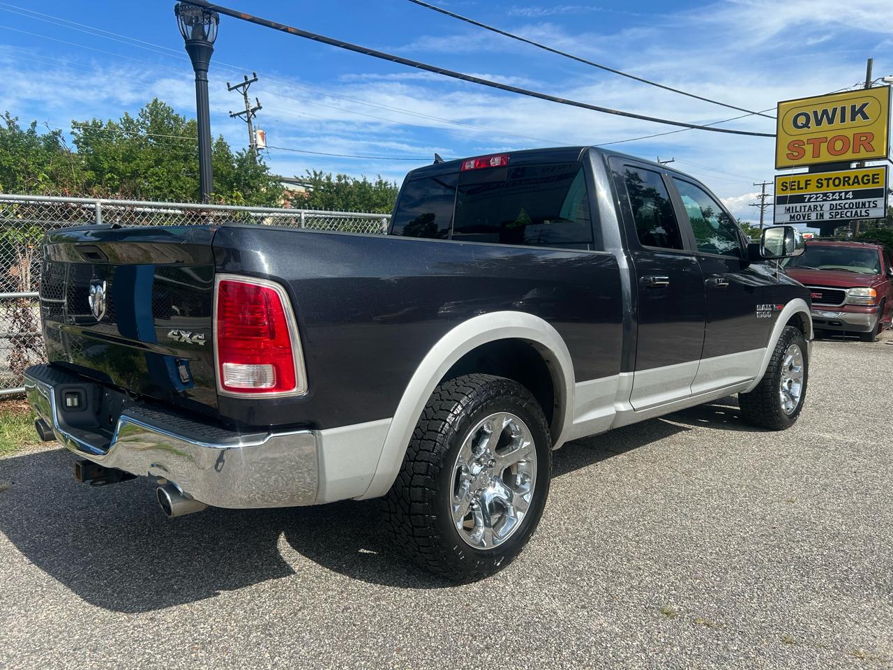 RAM 1500 Laramie Quad Cab 4WD 2016