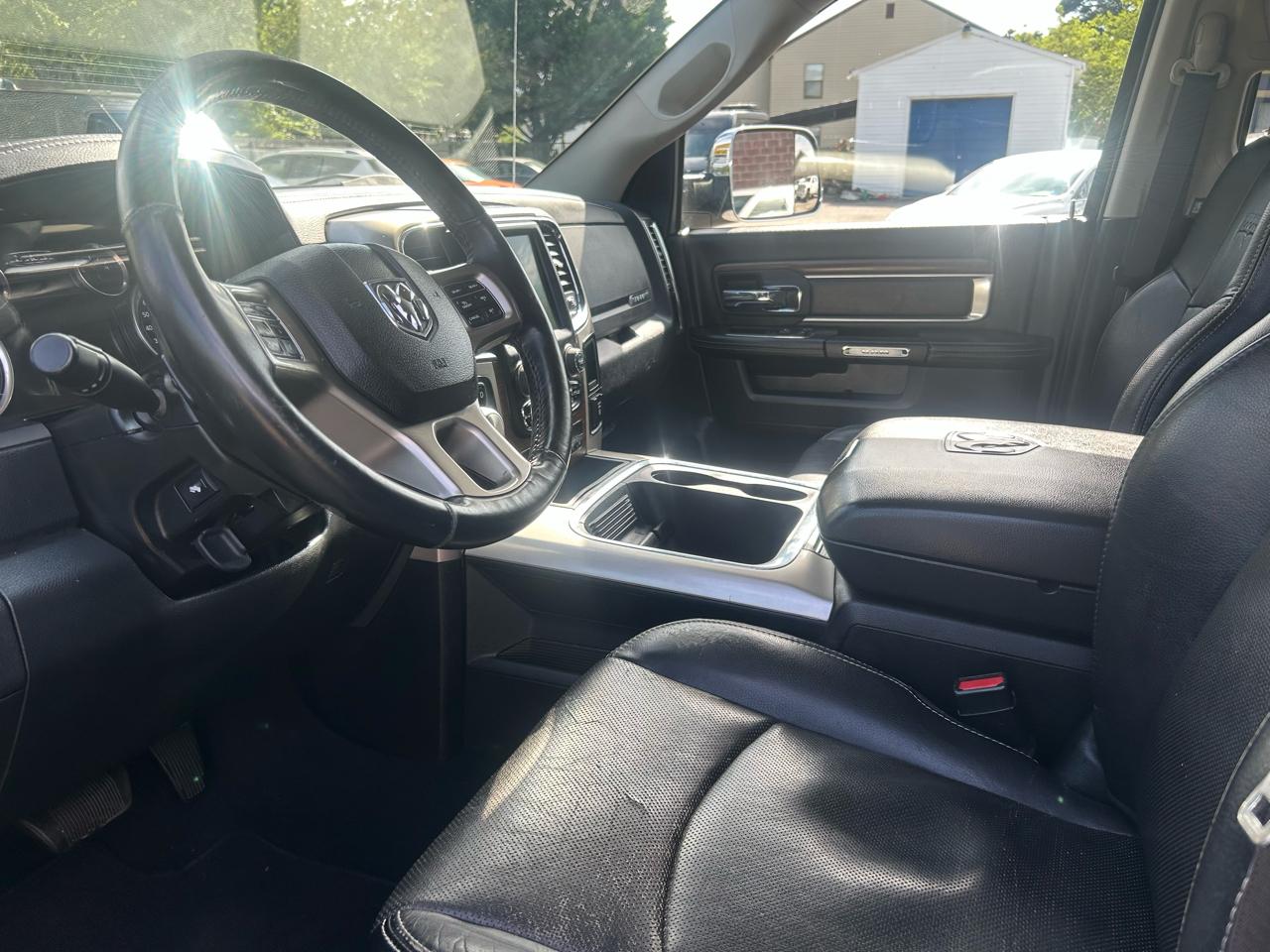 RAM 1500 Laramie Quad Cab 4WD 2016