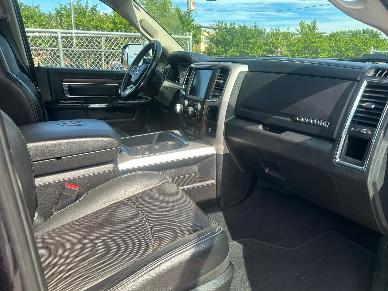 RAM 1500 Laramie Quad Cab 4WD 2016
