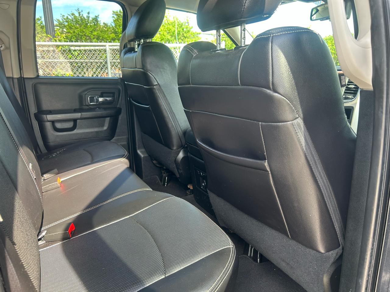 RAM 1500 Laramie Quad Cab 4WD 2016