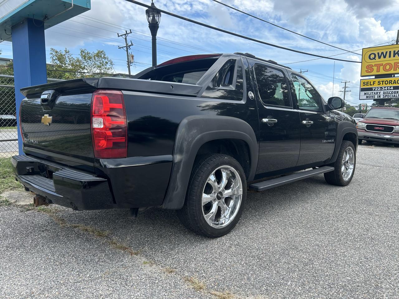 Chevrolet Avalanche LT 4WD 2013