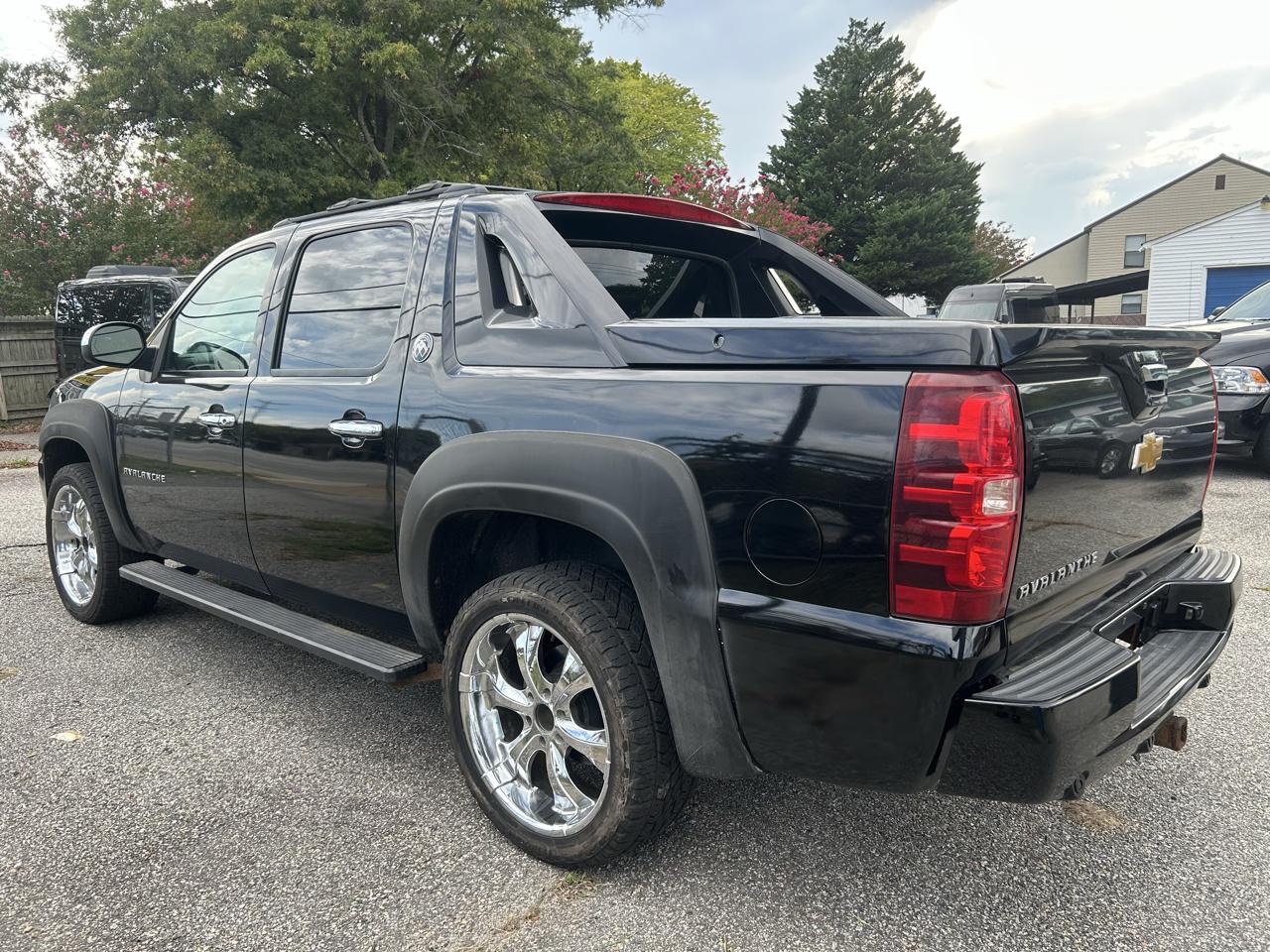 Chevrolet Avalanche LT 4WD 2013