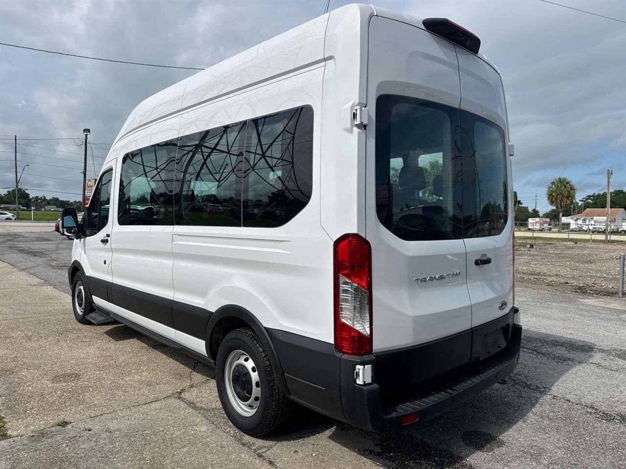 Ford Transit Passenger Wagon T-350 148" High Roof XLT RWD 2022