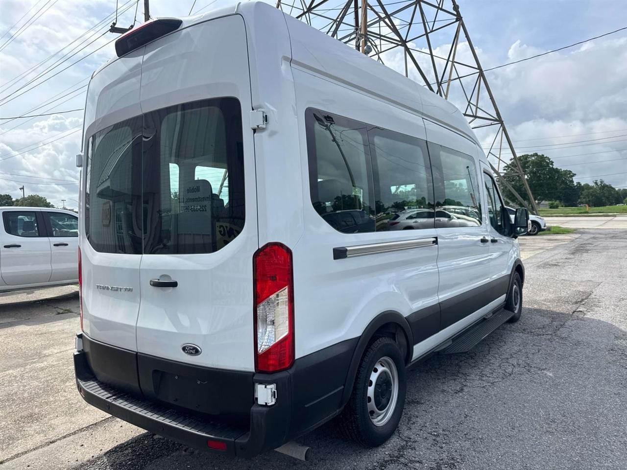 Ford Transit Passenger Wagon T-350 148" High Roof XLT RWD 2022