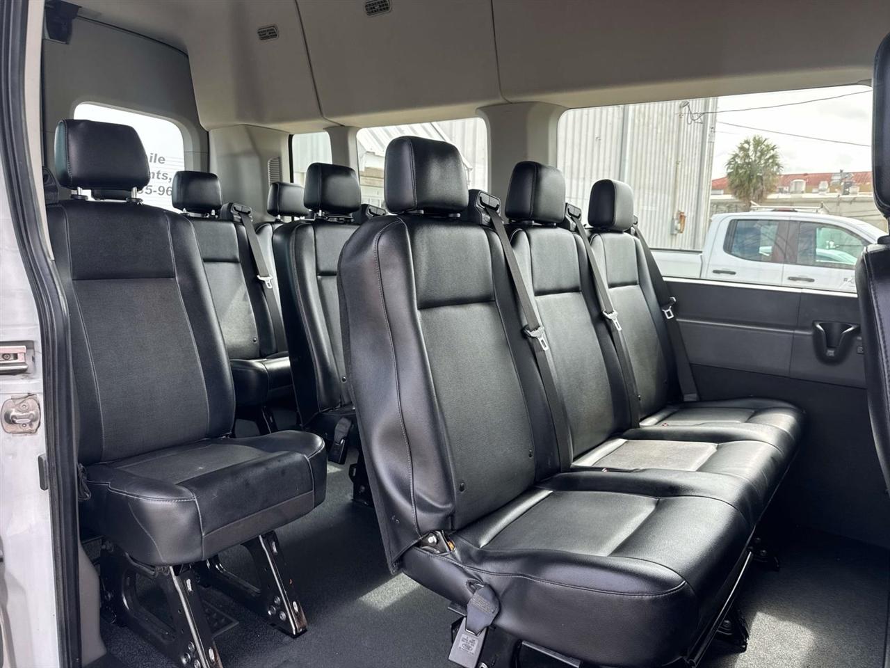 Ford Transit Passenger Wagon T-350 148" High Roof XLT RWD 2022
