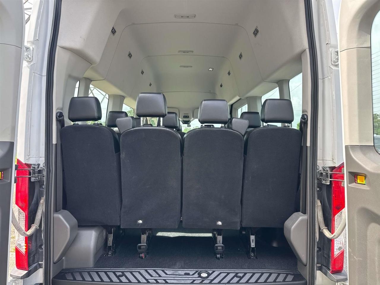 Ford Transit Passenger Wagon T-350 148" High Roof XLT RWD 2022