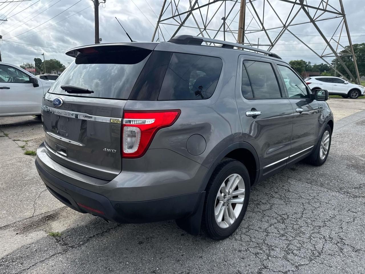 Ford Explorer 4WD 4dr XLT 2011