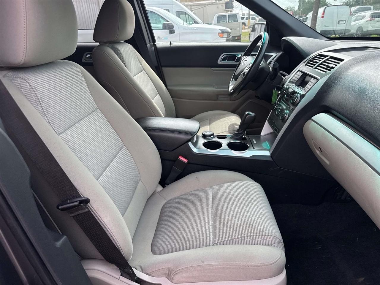 Ford Explorer 4WD 4dr XLT 2011