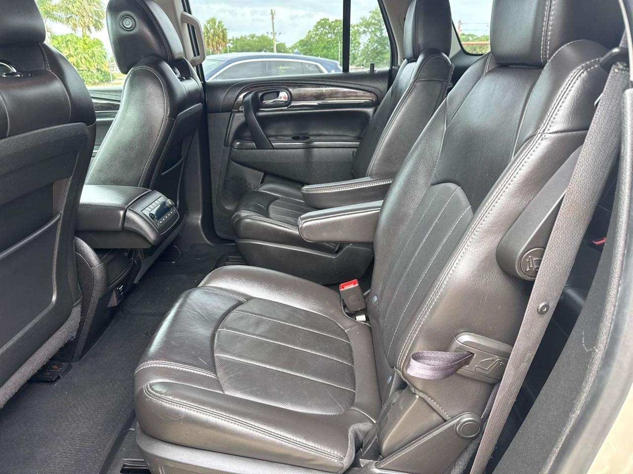 Buick Enclave FWD 4dr Leather 2015