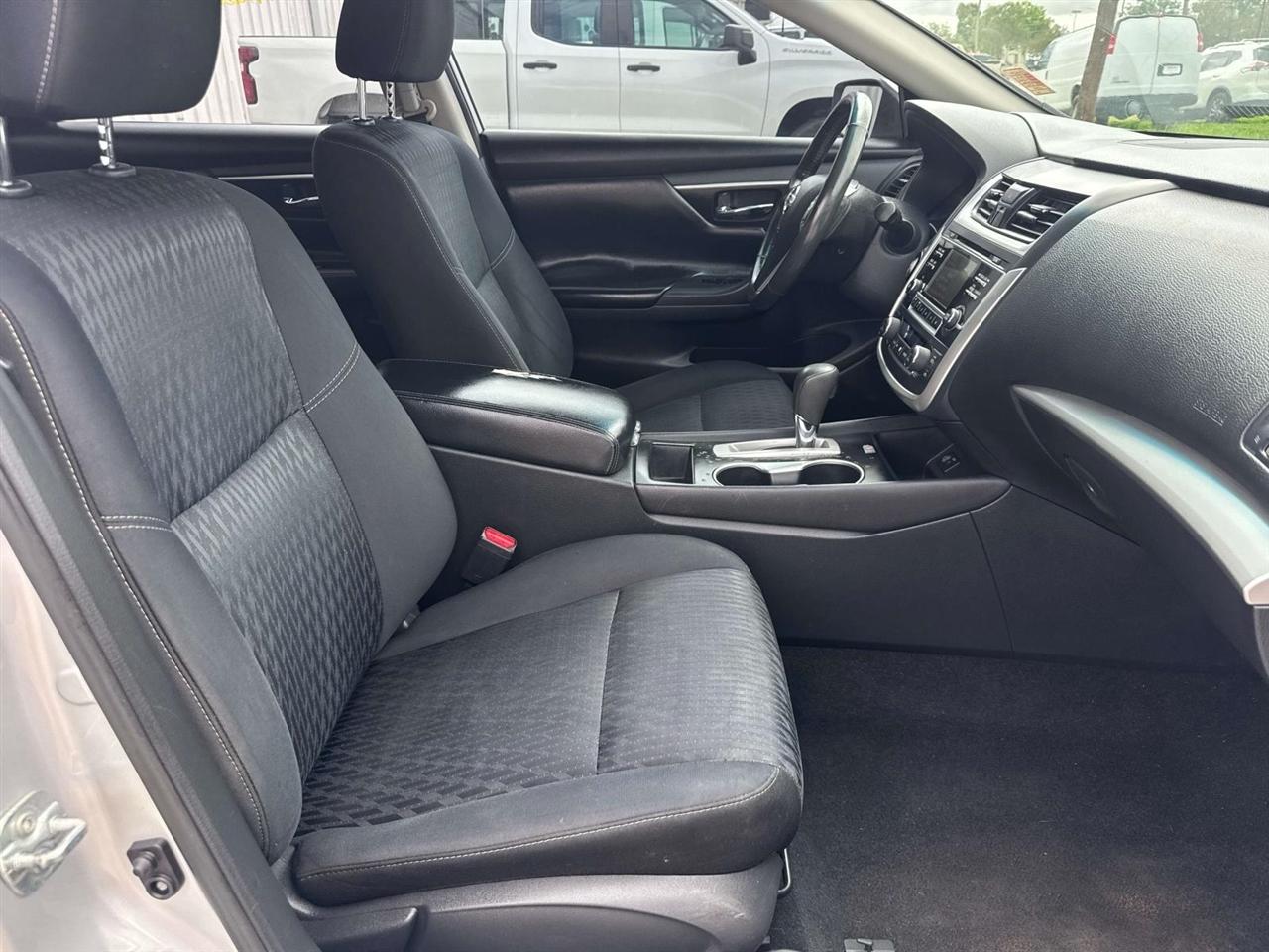 Nissan Altima 2.5 SV Sedan 2017