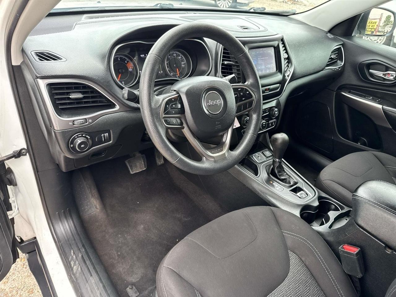 Jeep Cherokee Latitude FWD 2019