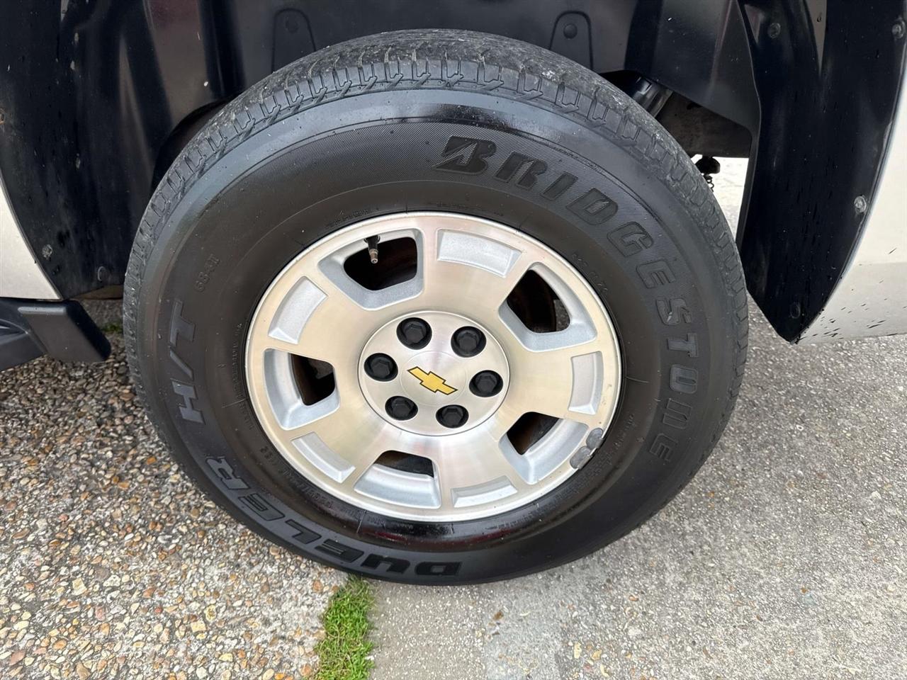Chevrolet Suburban 4WD 4dr 1500 LS 2012