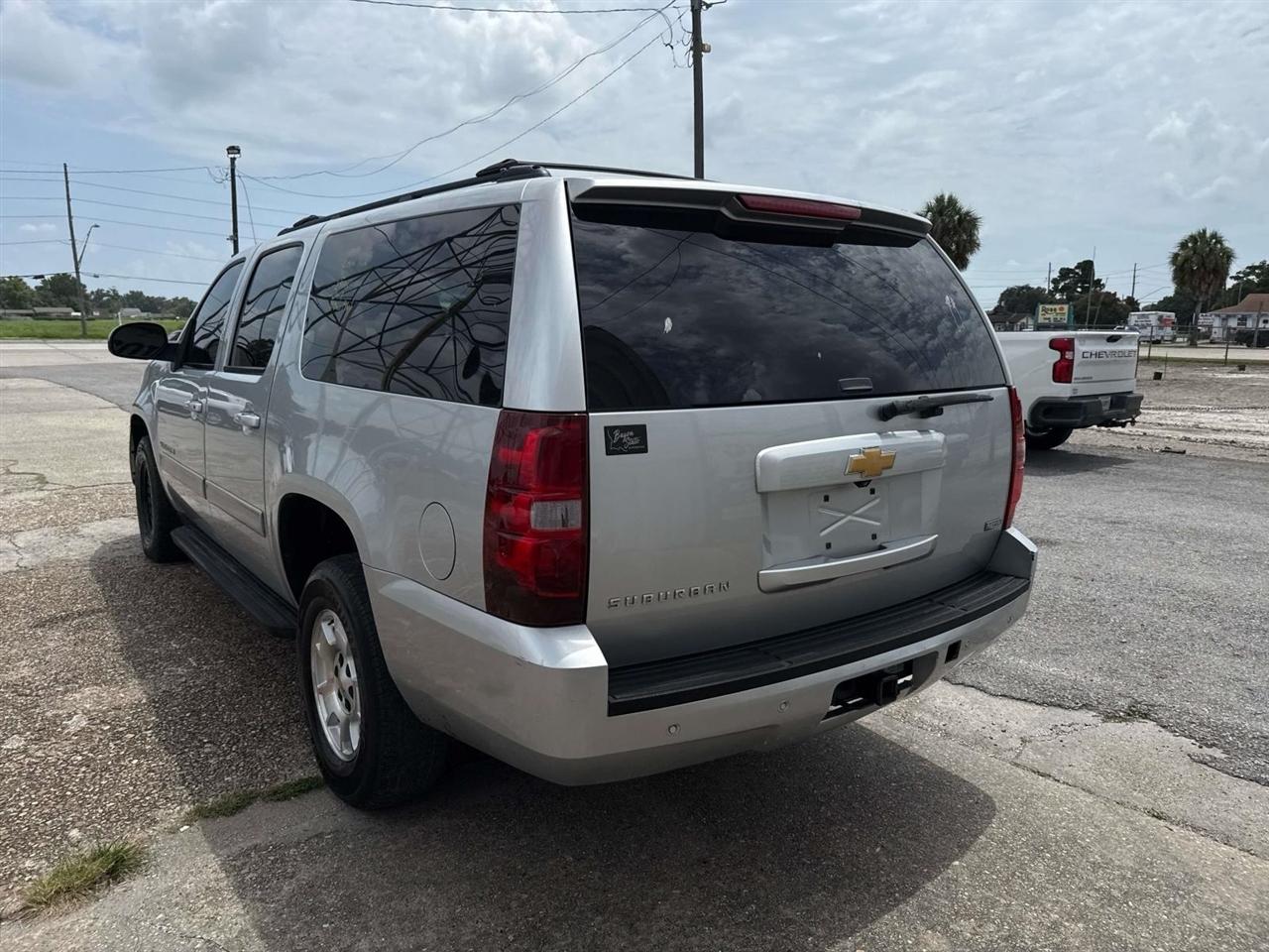 Chevrolet Suburban 4WD 4dr 1500 LS 2012