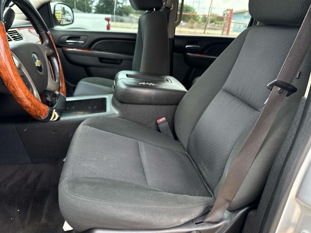Chevrolet Suburban 4WD 4dr 1500 LS 2012