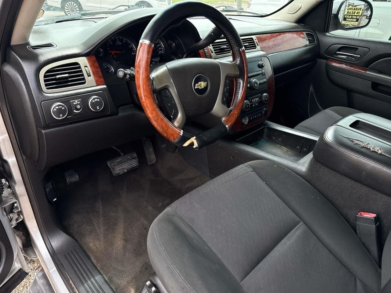 Chevrolet Suburban 4WD 4dr 1500 LS 2012
