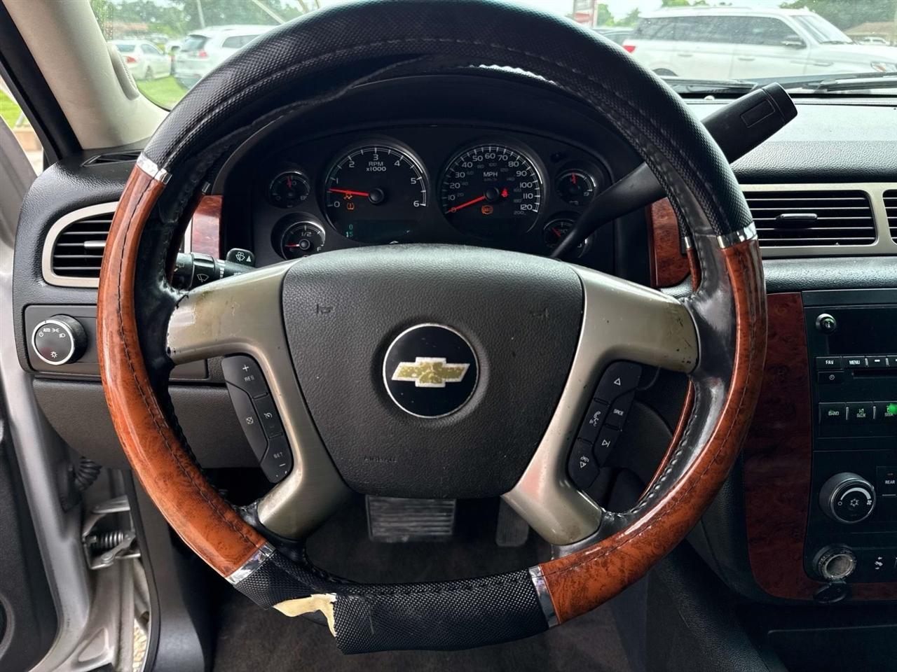 Chevrolet Suburban 4WD 4dr 1500 LS 2012