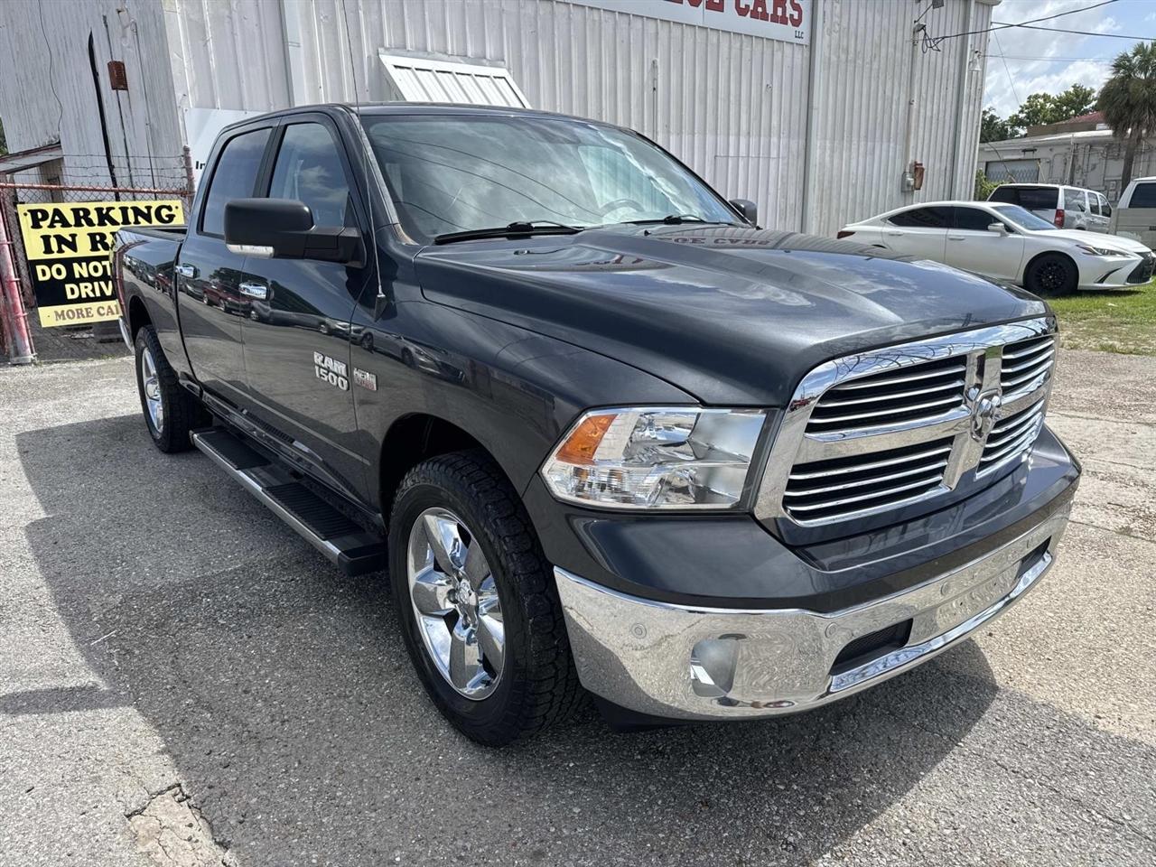 RAM 1500 Big Horn 4x4 Crew Cab 6'4" Box 2017