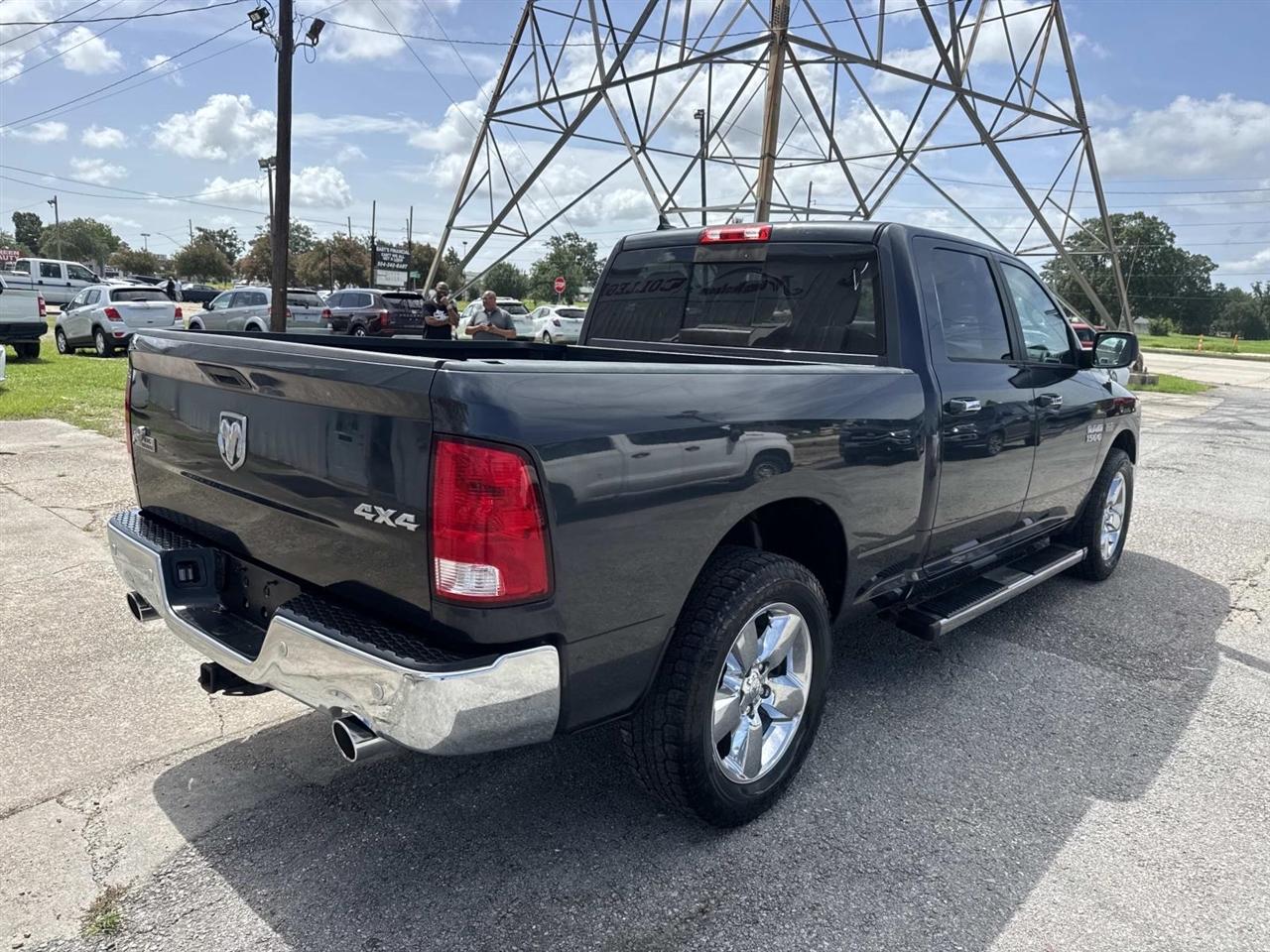 RAM 1500 Big Horn 4x4 Crew Cab 6'4" Box 2017