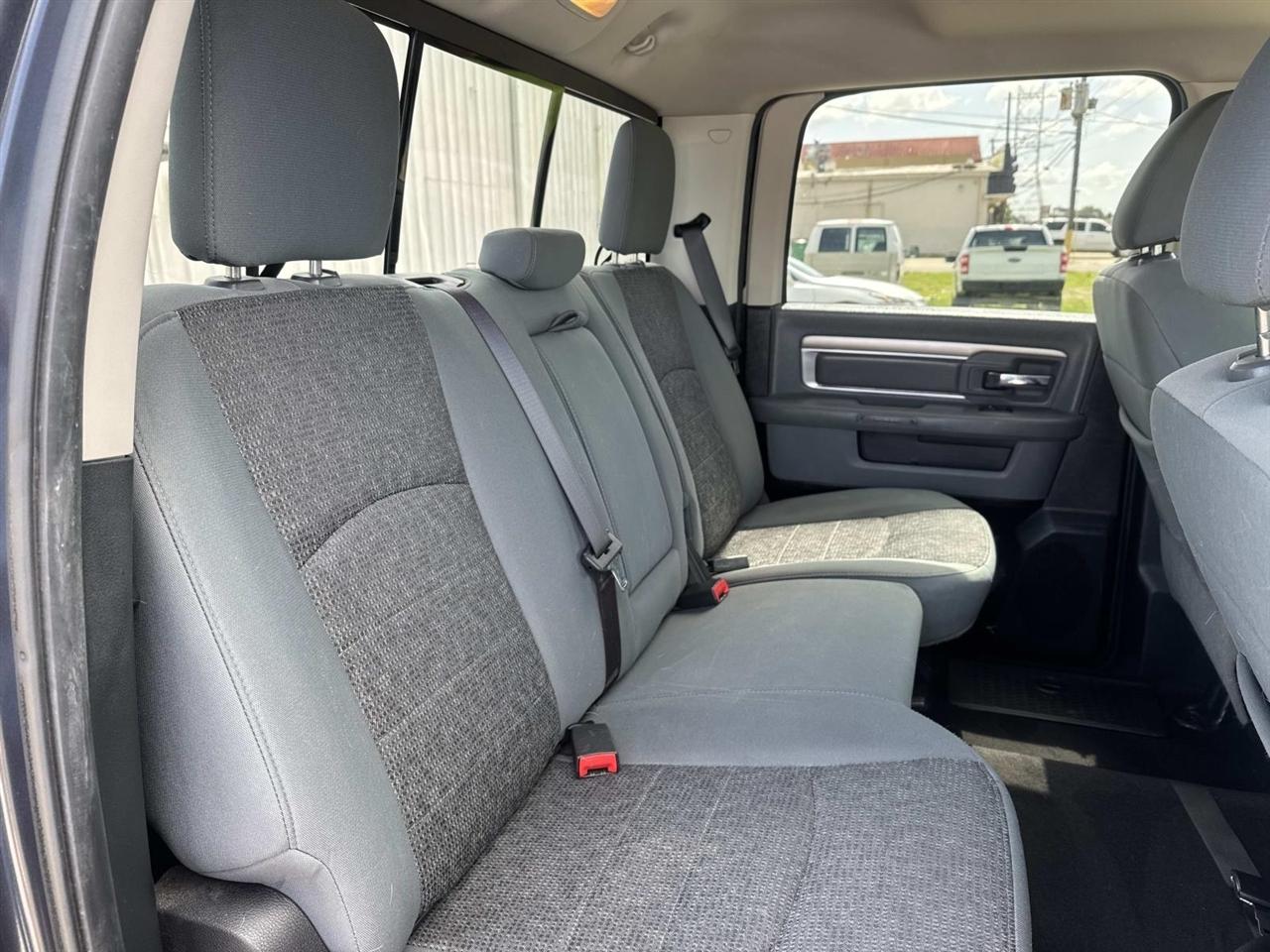 RAM 1500 Big Horn 4x4 Crew Cab 6'4" Box 2017