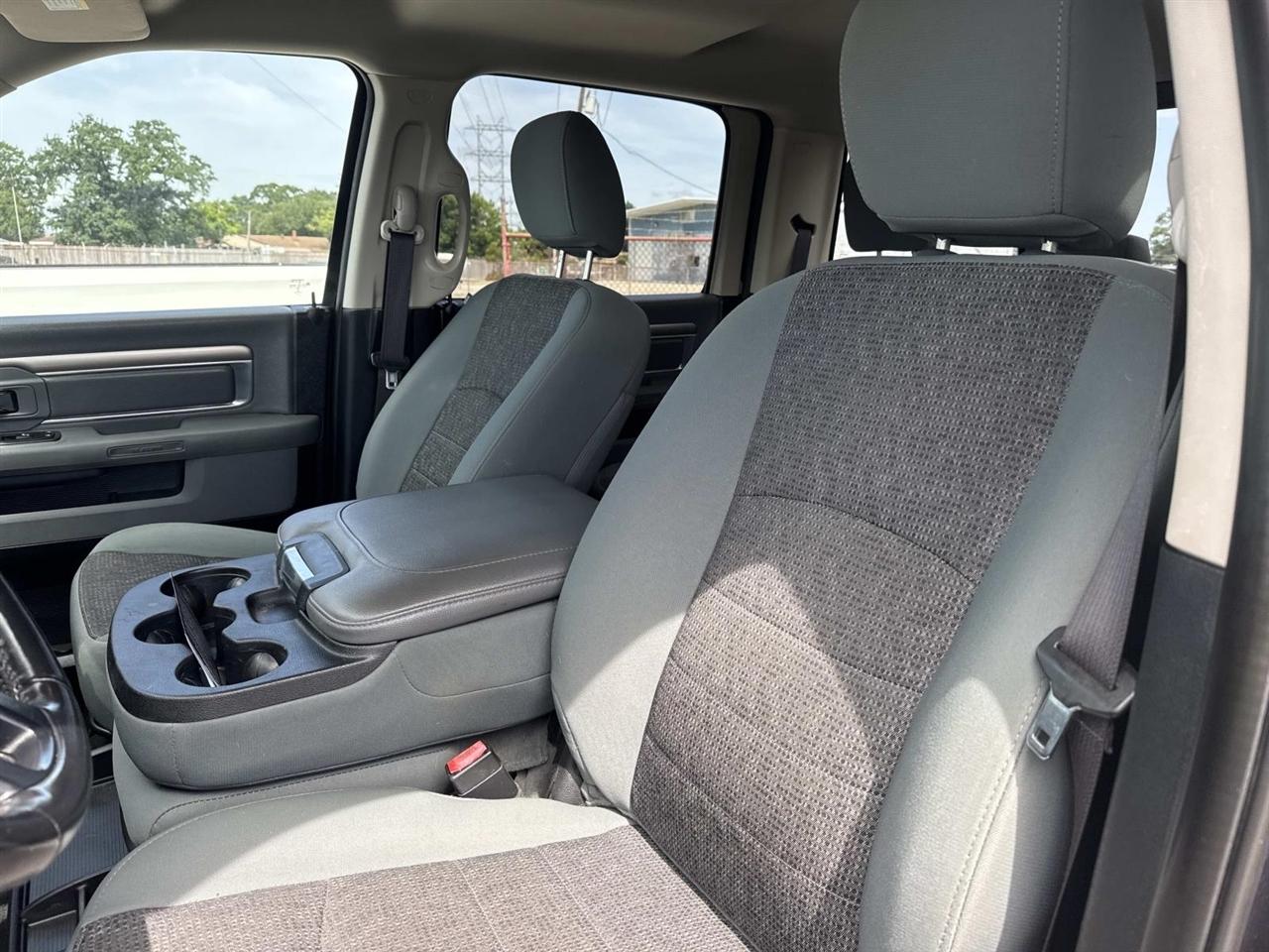 RAM 1500 Big Horn 4x4 Crew Cab 6'4" Box 2017