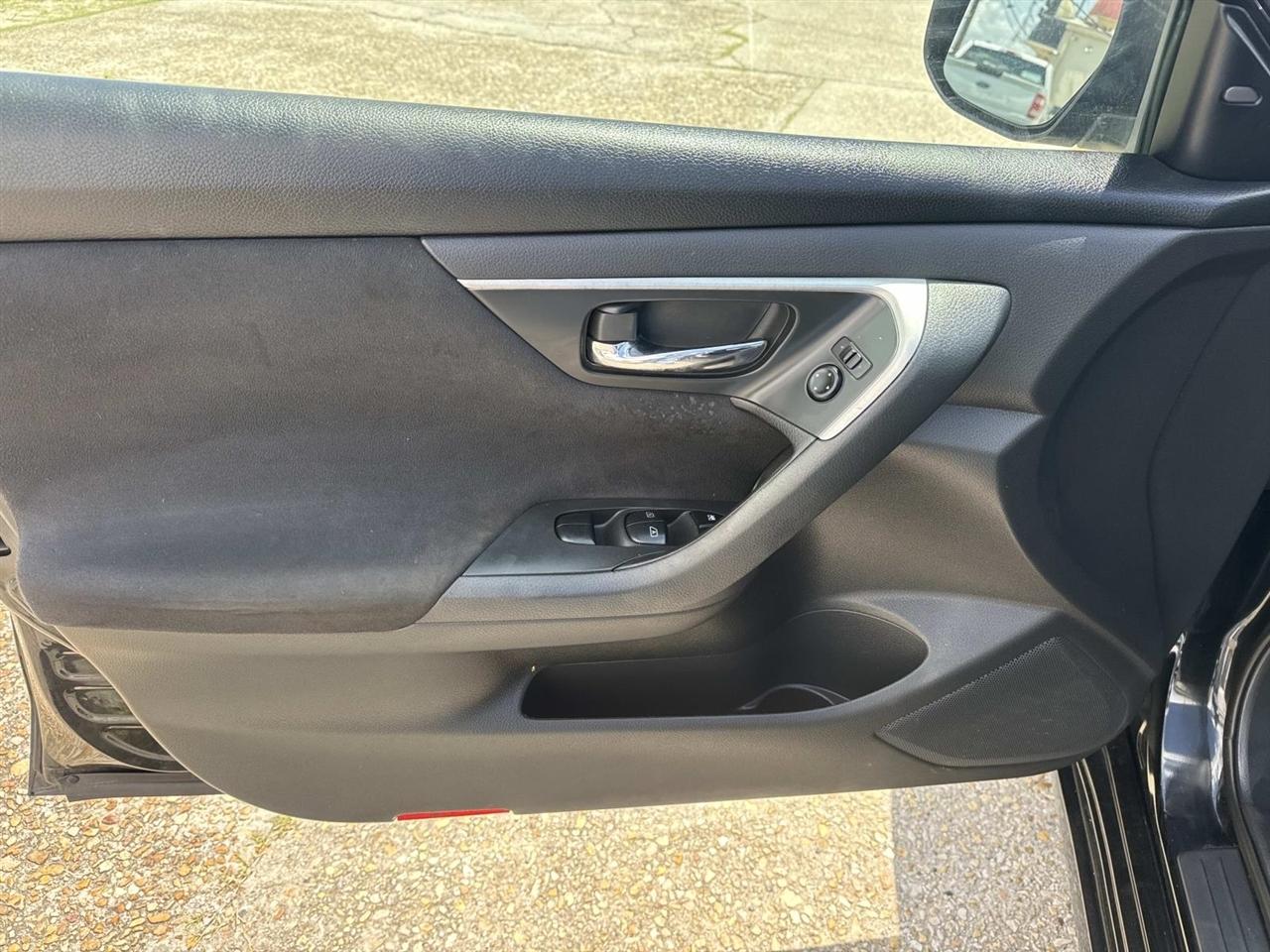 Nissan Altima 4dr Sdn I4 2.5 SV 2015