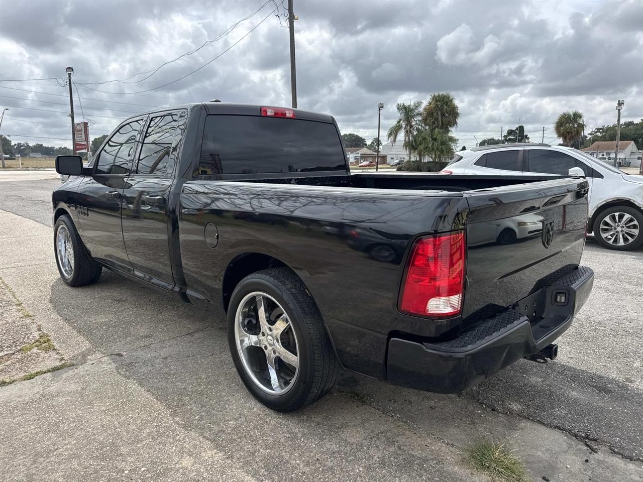 RAM 1500 Express 4x2 Quad Cab 6'4" Box 2018