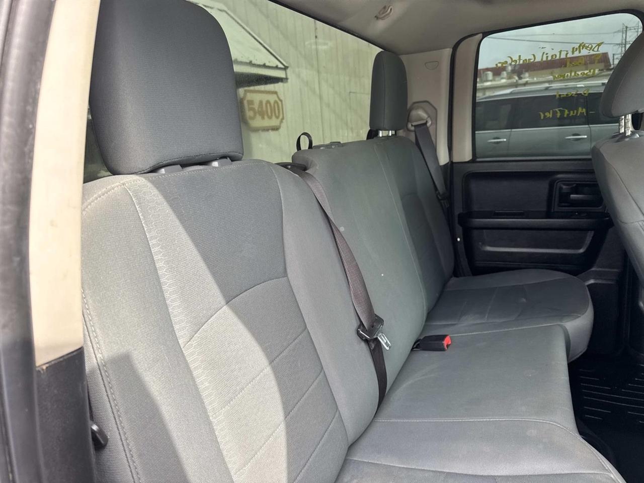 RAM 1500 Express 4x2 Quad Cab 6'4" Box 2018